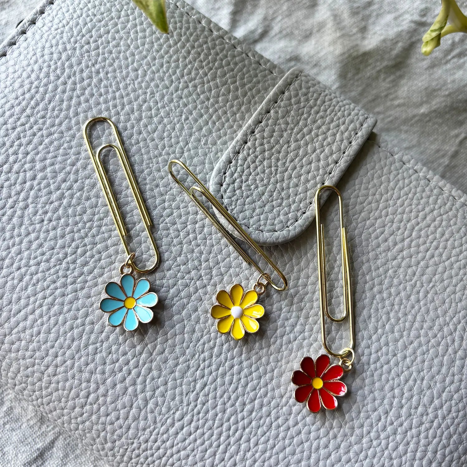 Daisy Pop Clip