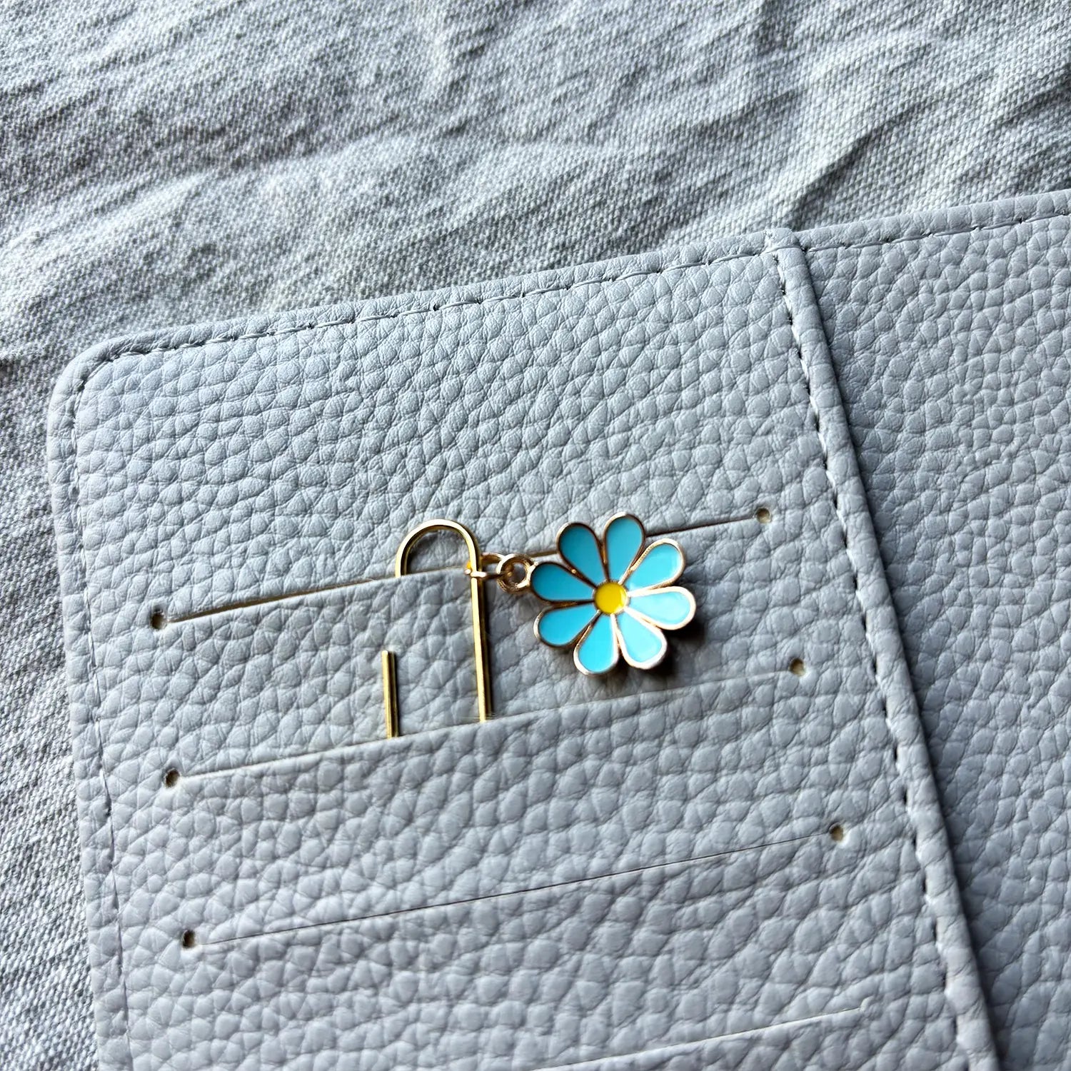 Daisy Pop Clip